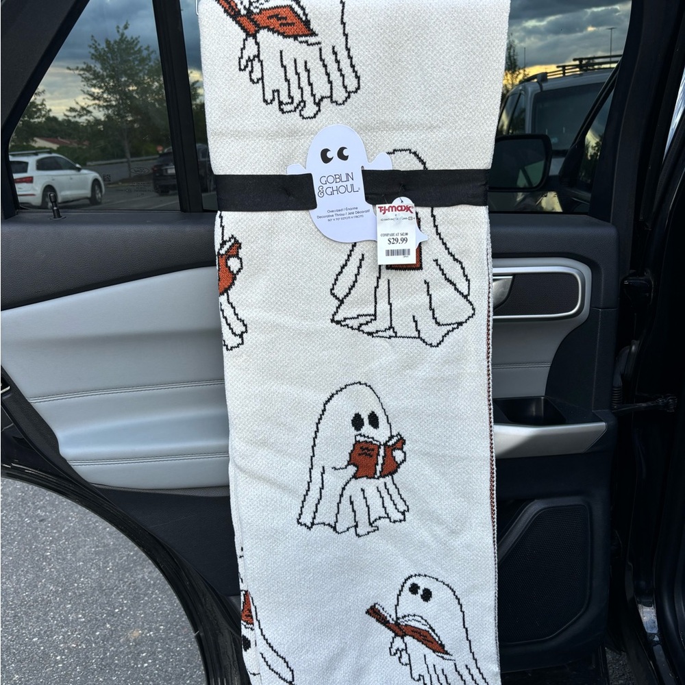 GOBLIN & GHOUL HALLOWEEN GHOST READING BOOK BLANKET NWT